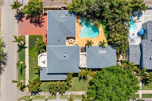 556 21ST AVENUE NE, St Petersburg, FL 33704