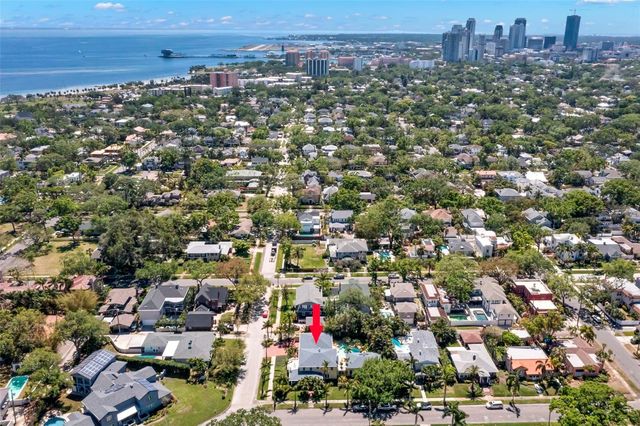 556 21ST AVENUE NE, St Petersburg, FL 33704