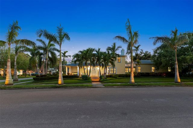 556 21ST AVENUE NE, St Petersburg, FL 33704