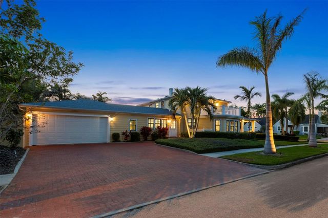 556 21ST AVENUE NE, St Petersburg, FL 33704