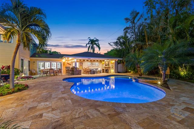 556 21ST AVENUE NE, St Petersburg, FL 33704