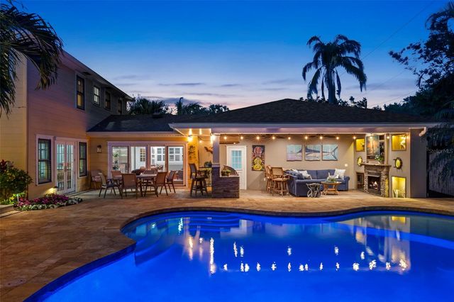 556 21ST AVENUE NE, St Petersburg, FL 33704