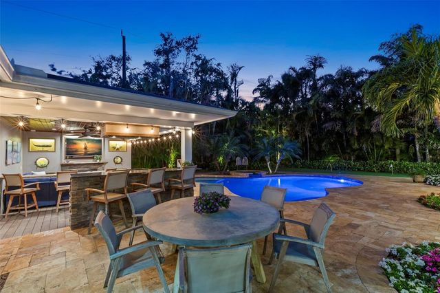 556 21ST AVENUE NE, St Petersburg, FL 33704