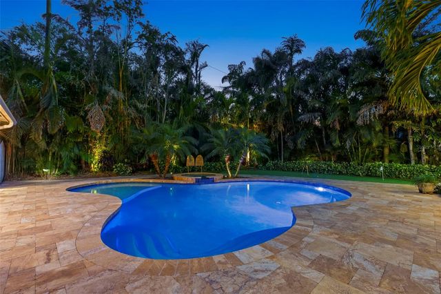 556 21ST AVENUE NE, St Petersburg, FL 33704