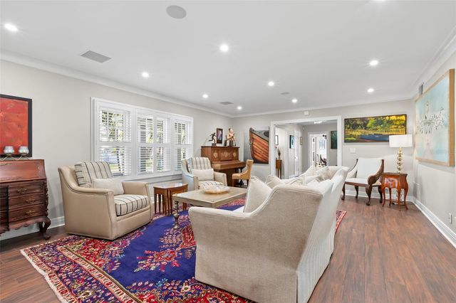 556 21ST AVENUE NE, St Petersburg, FL 33704