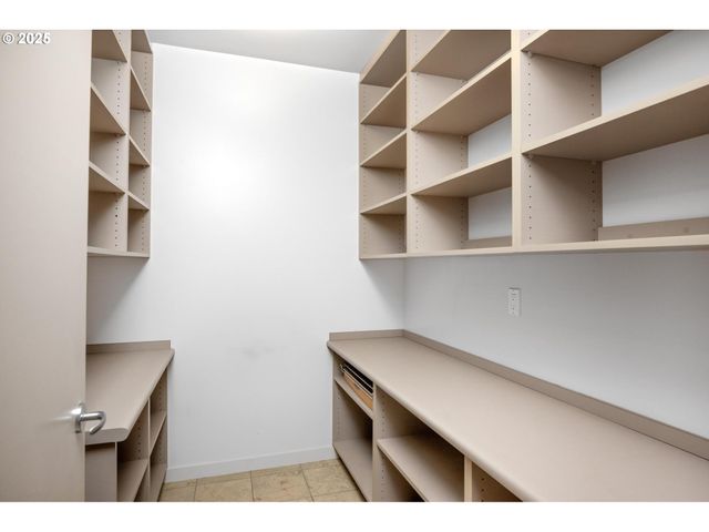 2020 Sw MARKET STREET Dr 102, Portland, OR 97201