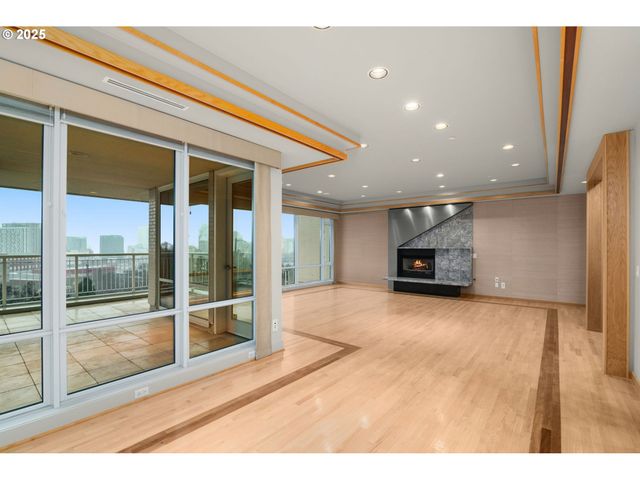 2020 Sw MARKET STREET Dr 102, Portland, OR 97201