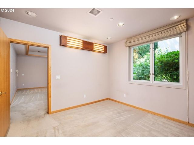 2020 Sw MARKET STREET Dr 102, Portland, OR 97201
