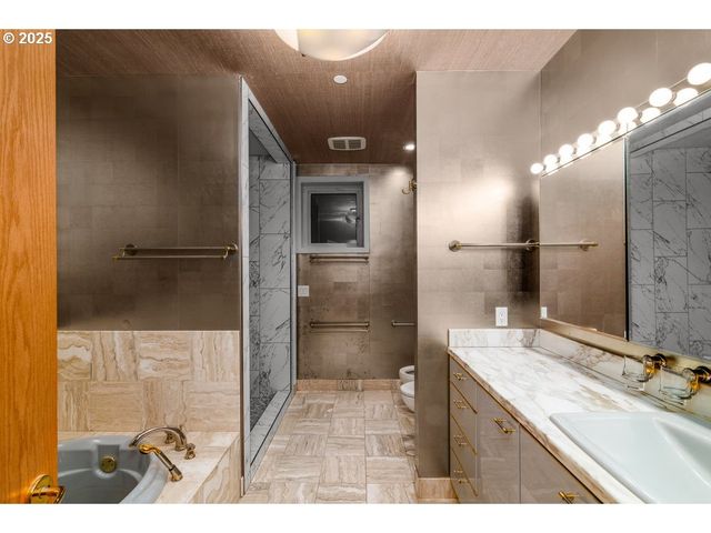 2020 Sw MARKET STREET Dr 102, Portland, OR 97201