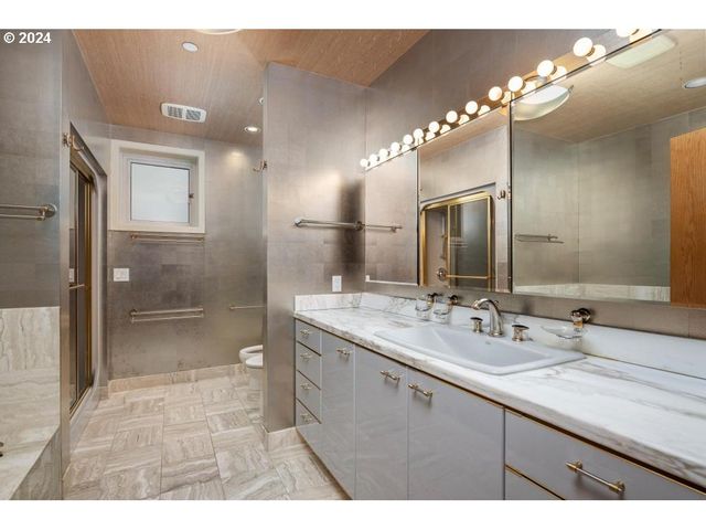 2020 Sw MARKET STREET Dr 102, Portland, OR 97201