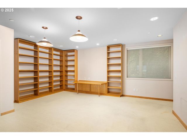 2020 Sw MARKET STREET Dr 102, Portland, OR 97201