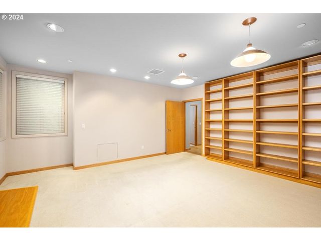 2020 Sw MARKET STREET Dr 102, Portland, OR 97201