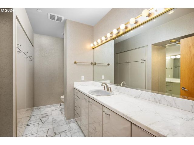 2020 Sw MARKET STREET Dr 102, Portland, OR 97201