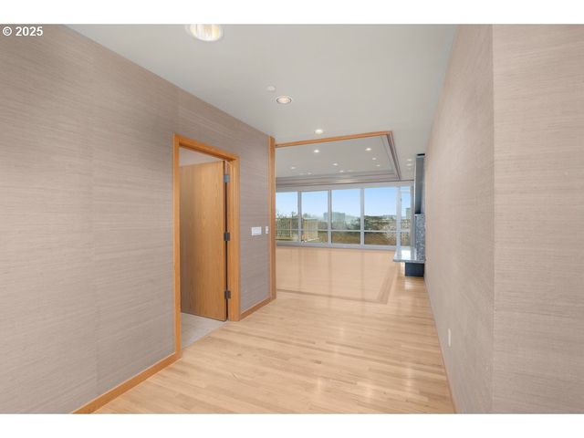 2020 Sw MARKET STREET Dr 102, Portland, OR 97201