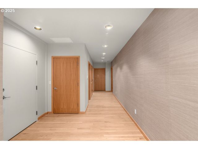 2020 Sw MARKET STREET Dr 102, Portland, OR 97201