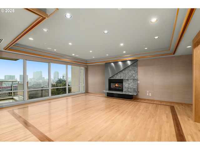 2020 Sw MARKET STREET Dr 102, Portland, OR 97201