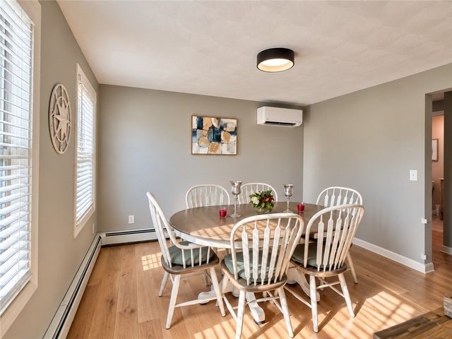 4 Cooke Place, Warwick, RI 02888