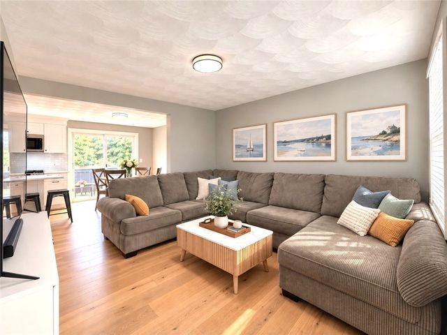 4 Cooke Place, Warwick, RI 02888