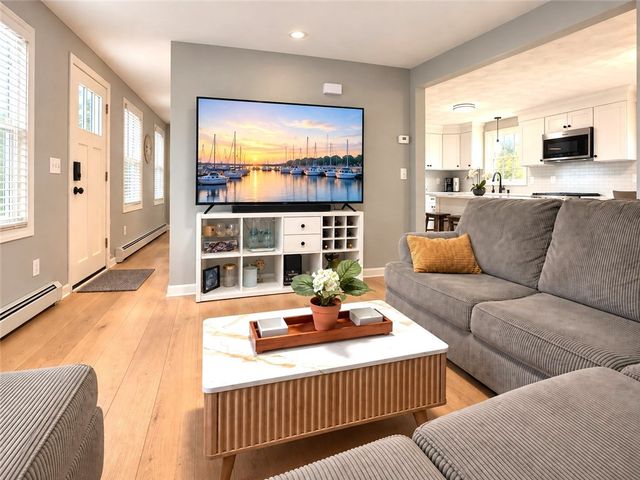4 Cooke Place, Warwick, RI 02888
