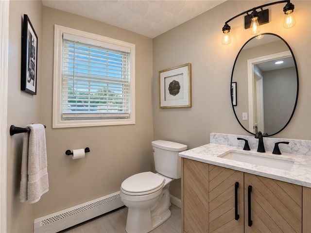 4 Cooke Place, Warwick, RI 02888