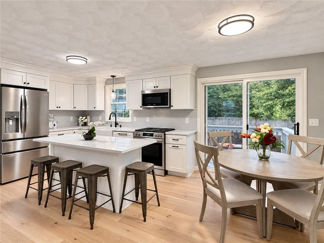 4 Cooke Place, Warwick, RI 02888