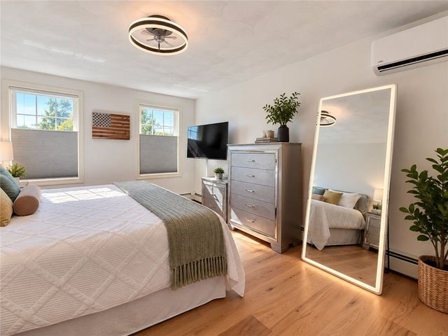 4 Cooke Place, Warwick, RI 02888