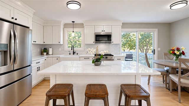 4 Cooke Place, Warwick, RI 02888
