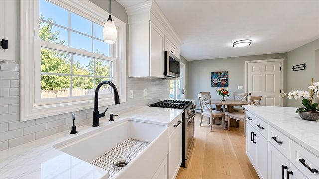 4 Cooke Place, Warwick, RI 02888