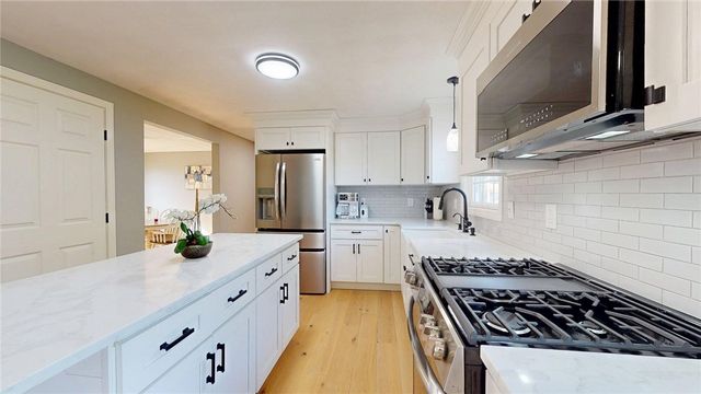 4 Cooke Place, Warwick, RI 02888