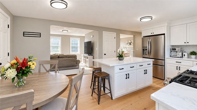 4 Cooke Place, Warwick, RI 02888