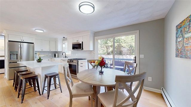 4 Cooke Place, Warwick, RI 02888
