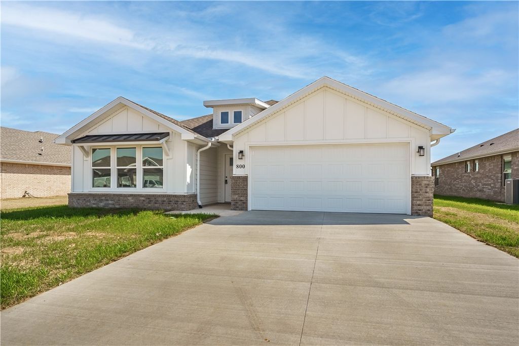800 Lewis Street, Pea Ridge, AR 72751