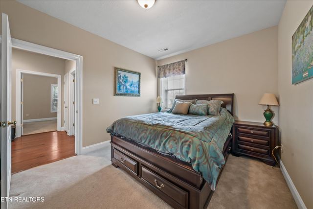 1079 Rarity Bay Pkwy, Vonore, TN 37885