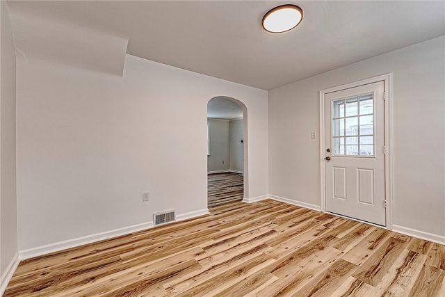 24 S 6th St, Youngwood, PA 15697