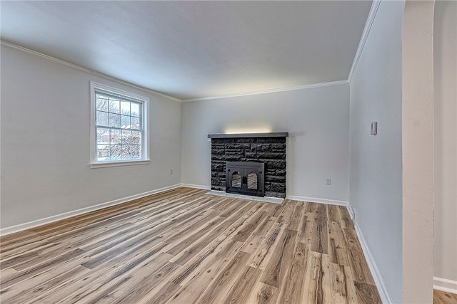 24 S 6th St, Youngwood, PA 15697