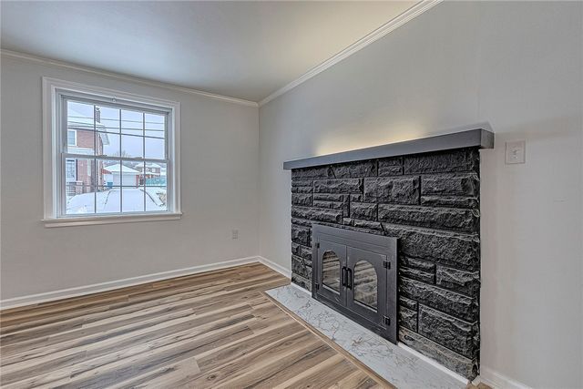 24 S 6th St, Youngwood, PA 15697