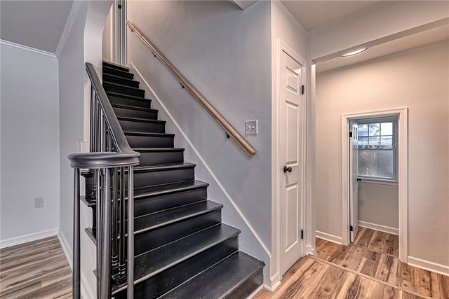 24 S 6th St, Youngwood, PA 15697