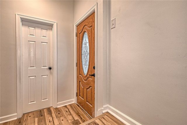 24 S 6th St, Youngwood, PA 15697