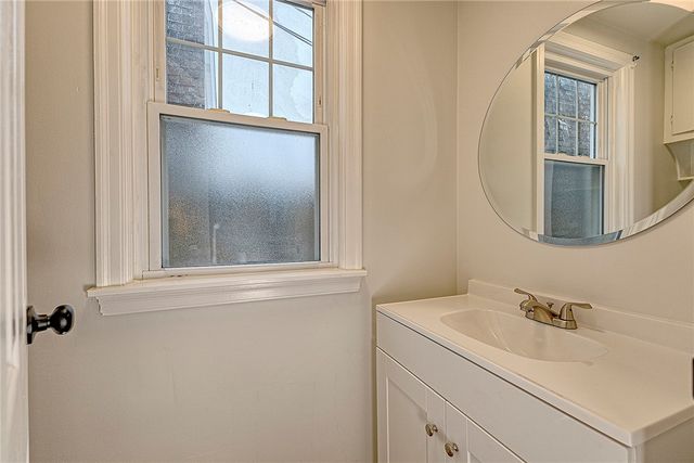 24 S 6th St, Youngwood, PA 15697