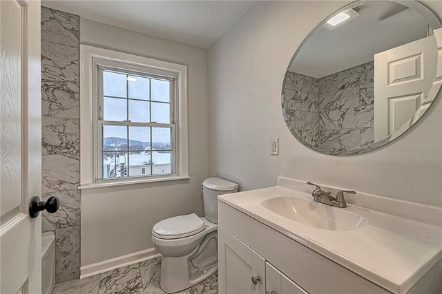 24 S 6th St, Youngwood, PA 15697