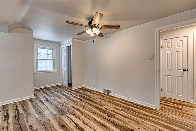 24 S 6th St, Youngwood, PA 15697