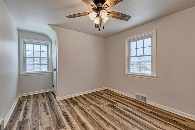 24 S 6th St, Youngwood, PA 15697