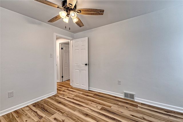 24 S 6th St, Youngwood, PA 15697