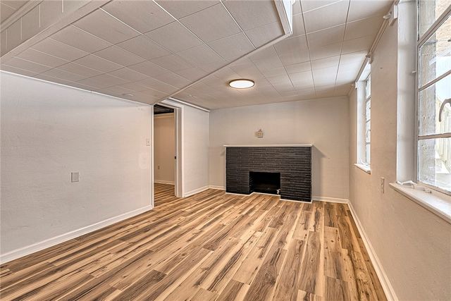 24 S 6th St, Youngwood, PA 15697