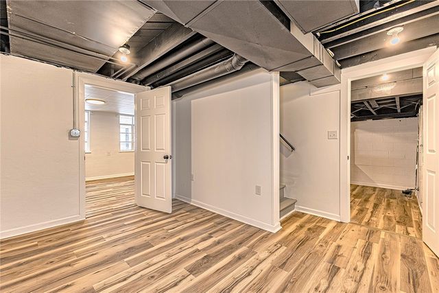 24 S 6th St, Youngwood, PA 15697