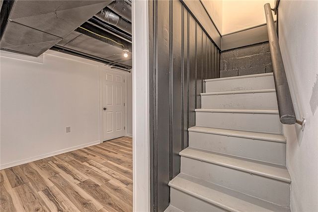 24 S 6th St, Youngwood, PA 15697