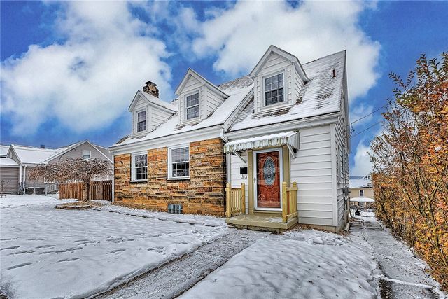 24 S 6th St, Youngwood, PA 15697