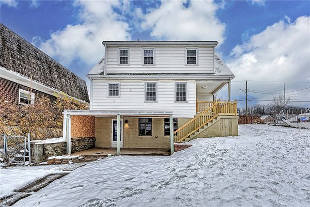 24 S 6th St, Youngwood, PA 15697