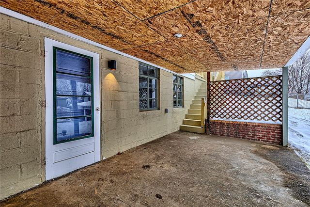 24 S 6th St, Youngwood, PA 15697