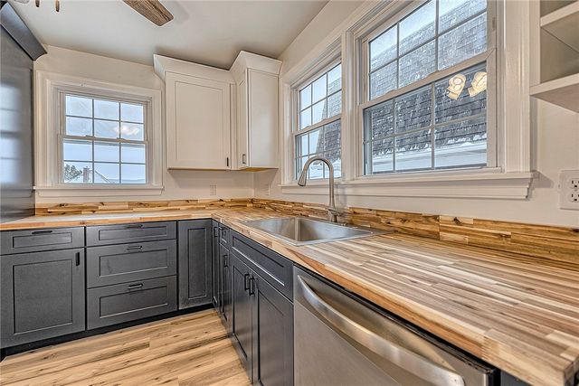 24 S 6th St, Youngwood, PA 15697